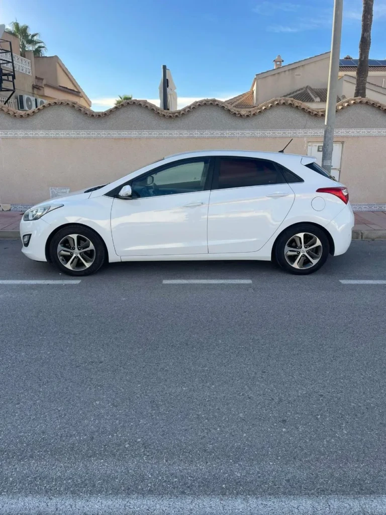 HYUNDAI I30 DIRECT CAR RENTAL