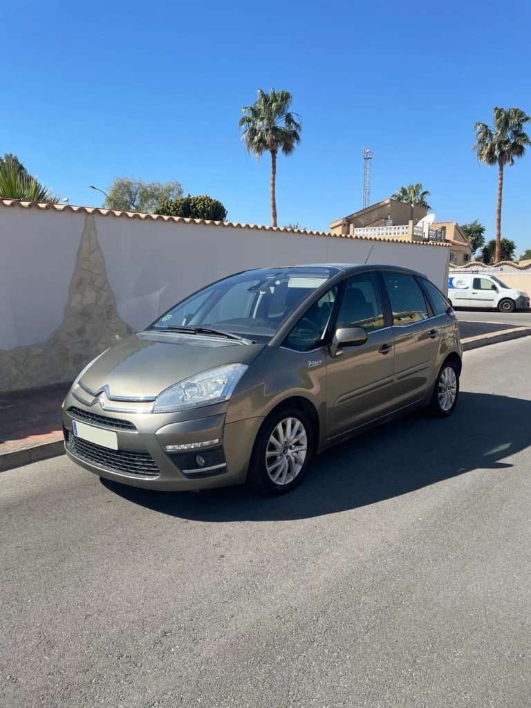 large-car-hire-direct-car-rental-citroen-c4-picasso